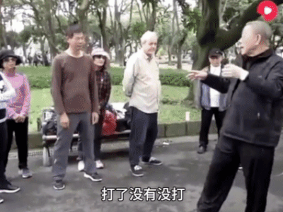 Lại xuất hiện võ sư Trung Quốc 'truyền điện' như tấu hài khiến giới võ thuật ngán ngẩm