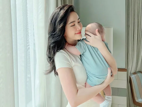 Bảo Thy đưa ra tiêu chí tuyển bảo mẫu cho quý tử đầu lòng, netizen than thở: 'Vậy chỉ có mẹ chăm con thôi'