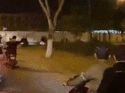 Hơn 70 'quái xế' che biển số xe máy, mang hung khí đi hỗn chiến làm loạn trên phố