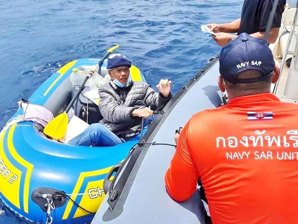 Người đàn ông Việt Nam gây sốc khi định chèo hơn 2.000 km đường biển để thăm vợ bằng thuyền cao su
