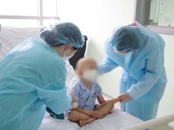 Ghép gan thành công cho bé 5 tuổi bị ung thư nguy kịch