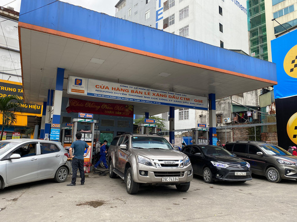 Giảm thuế, 'hạ nhiệt' giá xăng dầu
