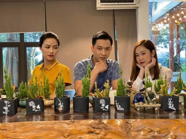 Bà xã tiết lộ tính cách ngoài đời của nam diễn viên bị 'ghét' nhất 'Lối về miền hoa'