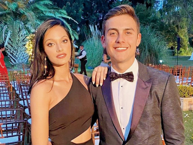 Dybala sẽ đến Ngoại hạng Anh vì cô bạn gái 'trâm anh thế phiệt'?