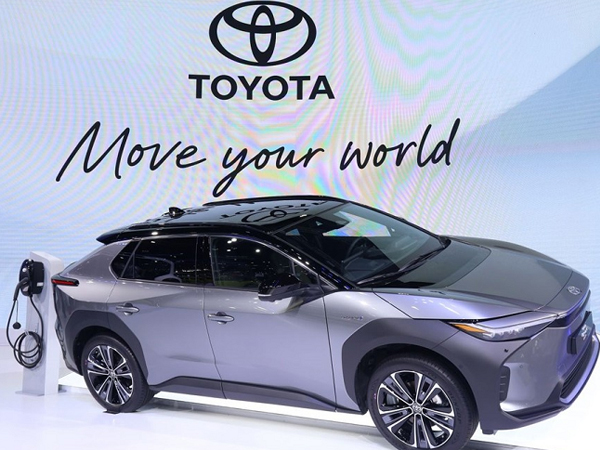 Toyota bZ4X 2023 chạy điện đầu tiên 'chào hàng' Đông Nam Á