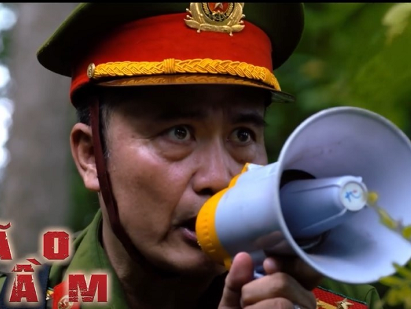 Bão ngầm tập 25: Bị cảnh sát bao vây, nhóm tội phạm điên cuồng nã súng, Hạ Lam - Hải Triều chạm mặt trong tình huống éo le