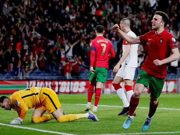 Bồ Đào Nha run rẩy giành vé vào chung kết play-off vòng loại World Cup 2022