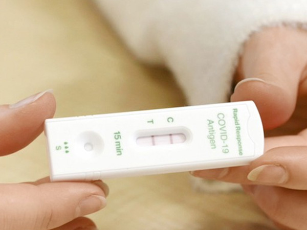 Tái nhiễm Covid-19, F0 dùng ngay đơn thuốc cũ để sớm khỏi bệnh khiến bác sĩ 'kêu trời'