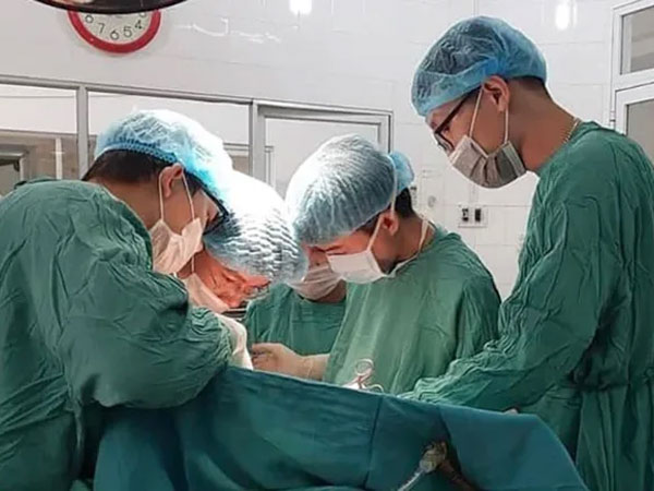 Tâm sự của người vợ cắt 'của quý' chồng lúc đêm khuya: Rất hối hận, mong làm rõ việc con bị xâm hại