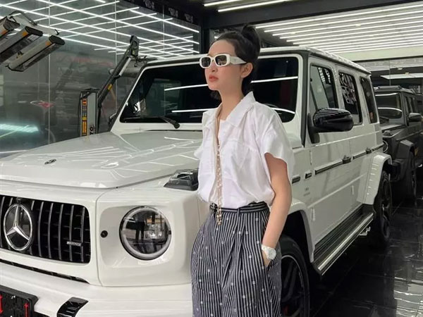 Xôn xao thông tin siêu xe G63 là Hiền Hồ tự mua trả góp chứ không phải được đại gia tặng, hiện tại vẫn đang nợ ngân hàng 8 tỷ?