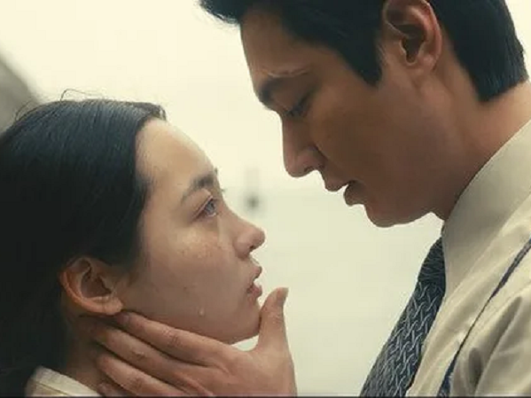 Pachinko tập 2: Khán giả bùng nổ với cảnh Lee Min Ho làm tình ngay giữa rrừng