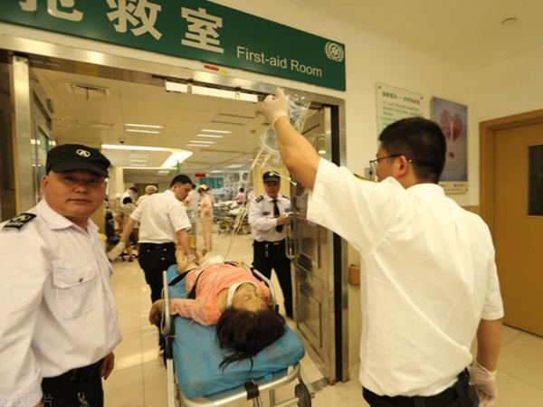 Người phụ nữ 35 tuổi tử vong vì nhồi máu cơ tim: Bác sĩ cảnh báo uống nhiều nước ngọt máu sẽ 'đặc như cháo'