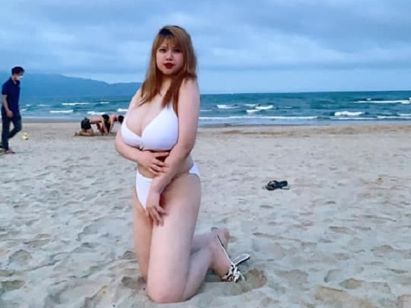 Nữ sinh Hải Dương sở hữu vòng một khủng 110 cm khoe full ảnh diện bikini trên biển khiến dân tình 'xịt máu mũi'