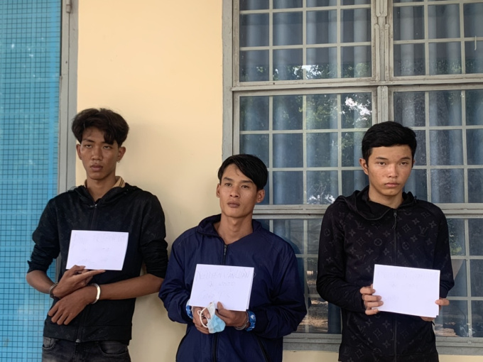 Nhóm thanh niên chuyên dùng hung khí cướp tài sản của phụ nữ