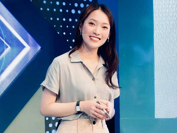 Tuổi 23, nữ MC Đường lên đỉnh Olympia có những gì trong tay?