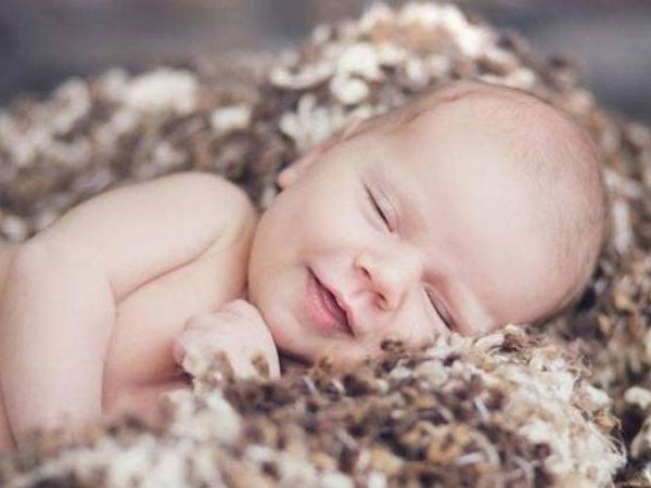 4 tư thế ngủ này sẽ khiến trẻ xấu xí hơn và ảnh hưởng đến trí thông minh, một trong số đó cần được sửa chữa kịp thời