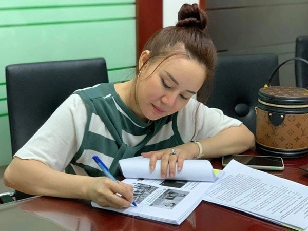 Vy Oanh khoe kết quả tố giác CEO Đại Nam: '1 năm qua, tôi đau đớn khi những đứa con thơ, gia đình của mình bị mang ra chà đạp'