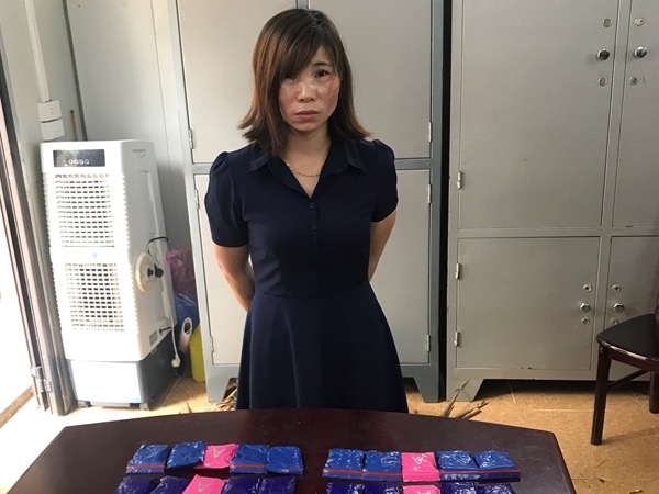Bắt quả tang 'sơn nữ' vận chuyển 12.000 viên hồng phiến