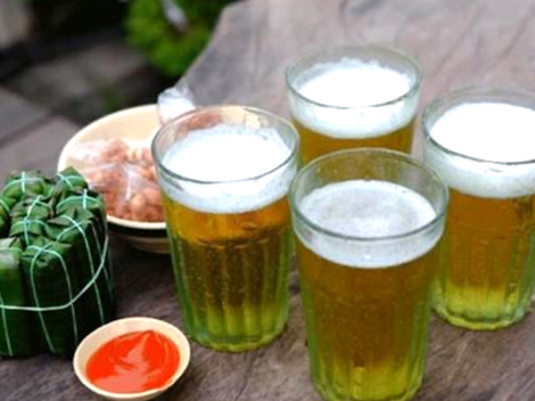 Bia hơi Hà Nội, đặc sản chém gió vỉa hè đua nhau đóng cửa