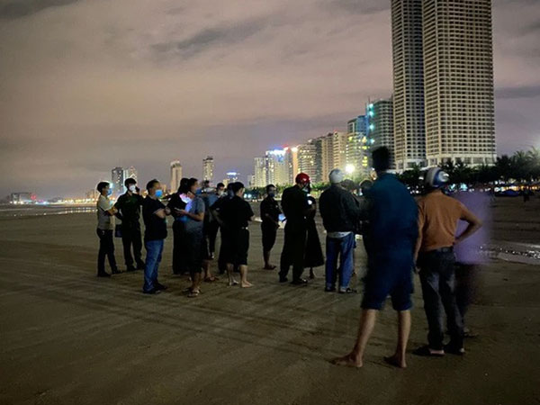 6 du khách bị sóng biển cuốn trôi, một sinh viên trường đại học ở Hà Nội tử vong