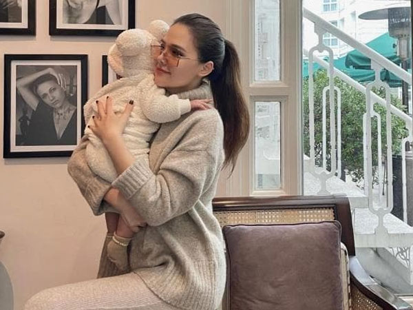 Phanh Lee bất ngờ cho 'ái nữ' nhà mình lên sóng, hiếm hoi lắm mới hé lộ một góc mặt cực yêu của con gái