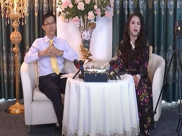 ĐH Luật TP.HCM lên tiếng về tiến sĩ livestream cùng bà Nguyễn Phương Hằng
