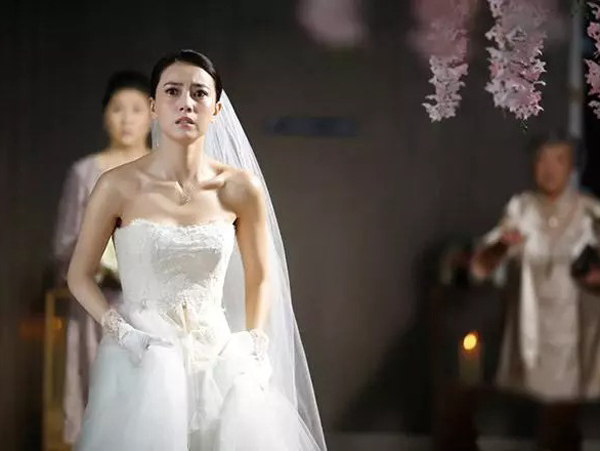 Thuê váy cưới 30 triệu bị mẹ chồng tương lai và người yêu làm ầm ĩ ở tiệm váy cưới đòi trả lại, cô gái quyết định hủy hôn trong '1 nốt nhạc' vì câu nói này