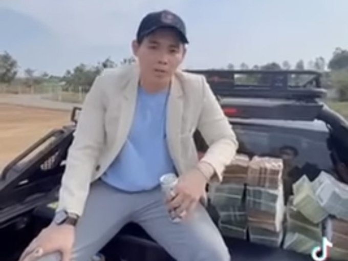 Thanh niên rải tiền 'cho đất ăn' để làm giàu thừa nhận quay clip... cho vui và câu view