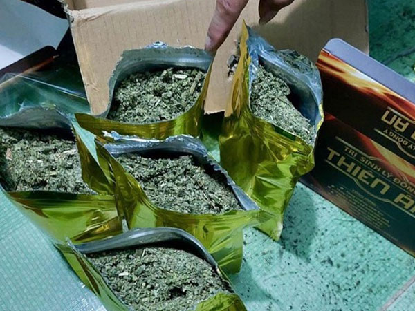 Nhóm thanh niên giấu ma tuý trong thuốc chữa yếu sinh lý