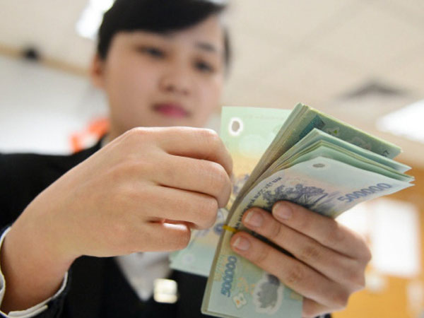 Tăng thời gian làm thêm cho người lao động, giảm thuế bảo vệ môi trường với xăng dầu