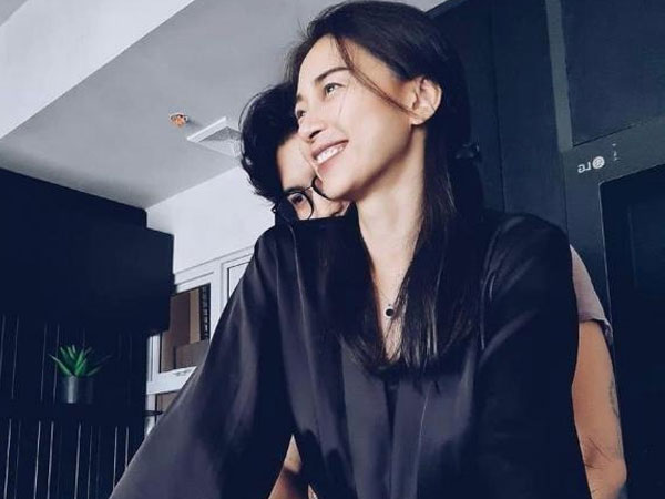 Khoe ảnh âu yếm như vợ chồng son, Huy Trần gửi lời ngọt ngào đến Ngô Thanh Vân: 'Anh có tất cả của em và không buông tay'