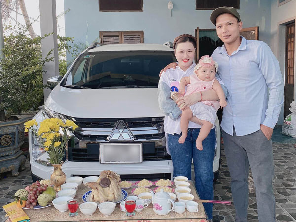 Liên tục bị 'cà khịa' ăn bám, vợ Lộc Fuho bật khóc phân trần