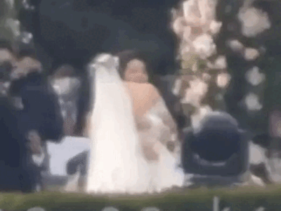 Clip xúc động trong siêu đám cưới Hyun Bin - Son Ye Jin: Cô dâu chú rể cùng ôm chặt bố vợ mẹ chồng, nhan sắc mẹ Hyun Bin gây ngỡ ngàng