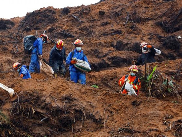 Lãnh đạo Trung Quốc yêu cầu nhanh chóng tìm ra nguyên nhân vụ tai nạn máy bay