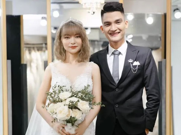 Mạc Văn Khoa và bà xã lên xe hoa sau 7 năm bên nhau: 'Anh nợ em 1 đám cưới, bây giờ anh tuyên bố xóa nợ'