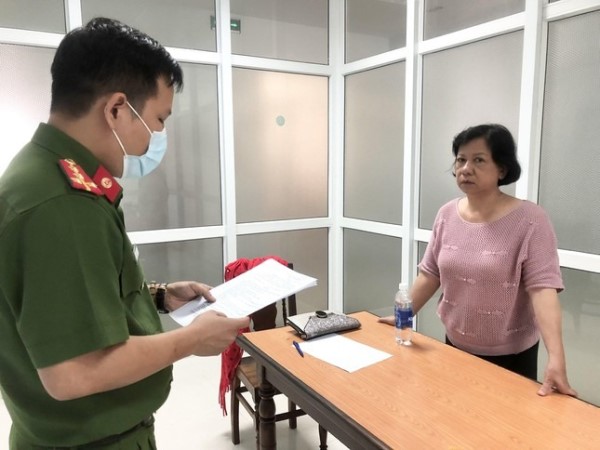 Hứa giúp vay 20 triệu USD để lừa tiền 'bôi trơn'