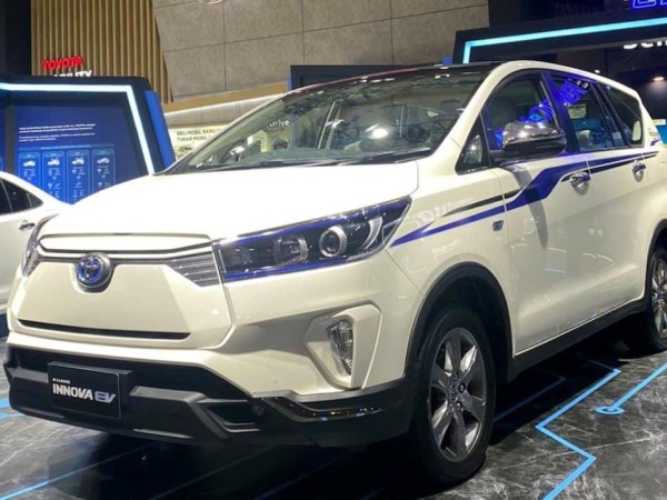 Toyota gây bất ngờ khi giới thiệu xe điện Innova EV