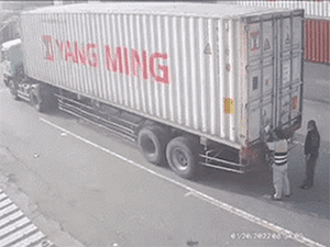 Container kẹp nát người đàn ông ở cảng, ám ảnh biểu cảm của nhân chứng tại hiện trường