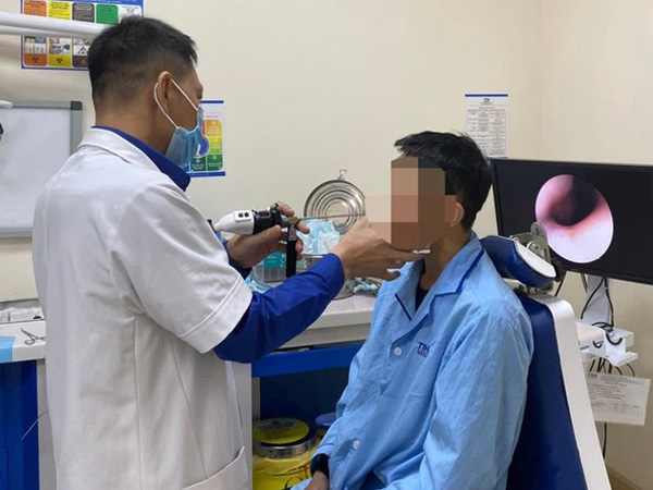Con đỉa dài 5cm sống trong mũi nam thanh niên gần 3 tuần