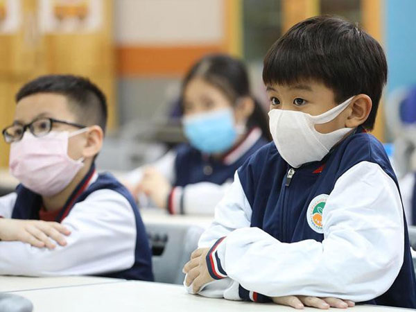 Học sinh tiểu học ở Hà Nội trở lại trường
