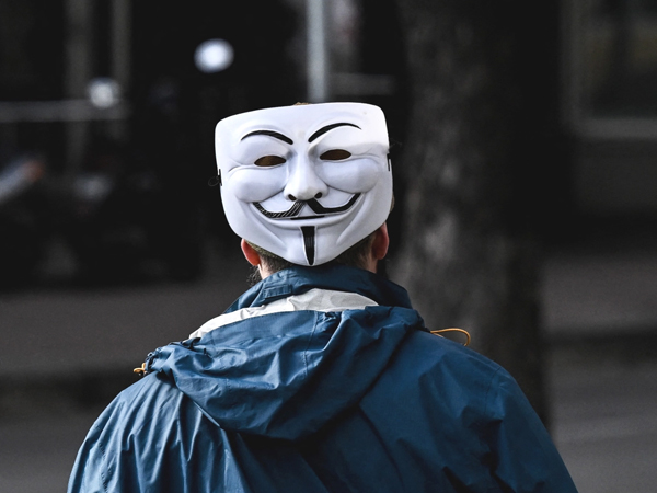 Anonymous lại 'tung đòn' với quân đội Nga sau sự kiện thị trấn Bucha