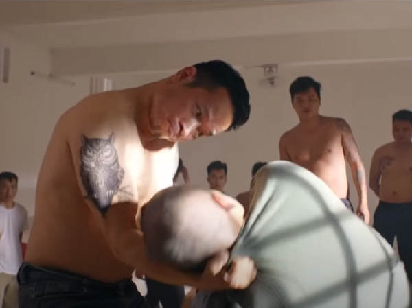 Bão ngầm tập 32: 'Ong chúa' thuê sát thủ vào tận phòng giam để giết Toàn 'khỉ đốm'