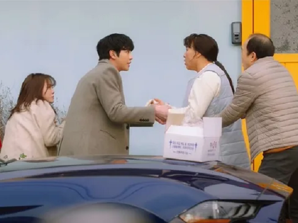 Hẹn Hò Chốn Công Sở tập cuối: Kim Se Jeong cãi chem chẻm với bố mẹ để bảo vệ Ahn Hyo Seop