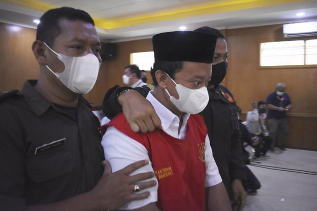 Indonesia tử hình thầy giáo hiếp dâm 13 học sinh