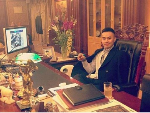 Chân dung con trai cả lên điều hành Tân Hoàng Minh thay ông Đỗ Anh Dũng: Nổi tiếng chịu chơi, sống xa xỉ, thân thiết với cả idol Kpop