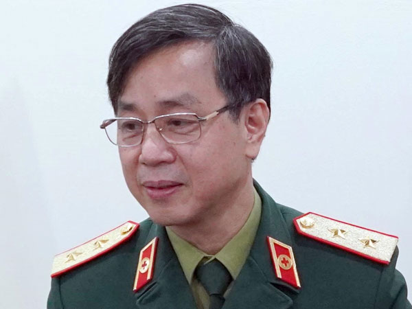 Cách chức tất cả các chức vụ trong Đảng đối với Trung tướng Đỗ Quyết và thiếu tướng Hoàng Văn Lương