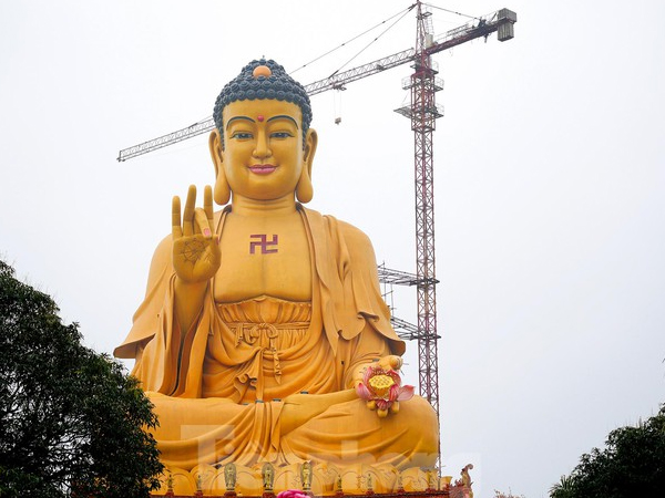 Chiêm ngưỡng Đại tượng Phật cao nhất Đông Nam Á ở Hà Nội có trái tim ngọc nặng hơn 1 tấn