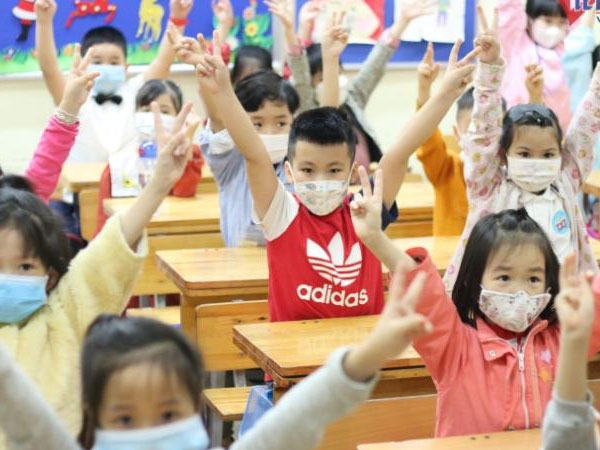 Hàng triệu học sinh Hà Nội lần đầu đến trường sau 11 tháng