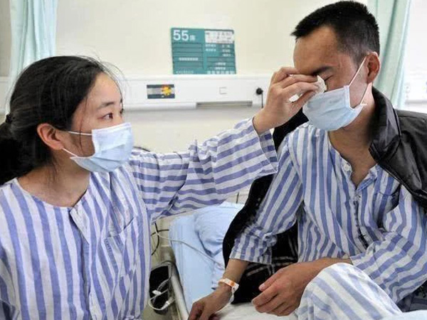 Cặp vợ chồng 30 tuổi cùng lúc phát hiện ung thư gan, 'thủ phạm' ở ngay trong căn bếp mà không hay biết