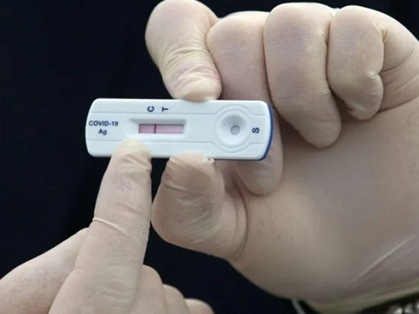 Những người cố tình tiếp xúc với virus nhưng vẫn không mắc Covid-19